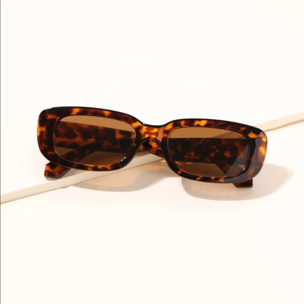 Rectangle tortoise shell sunglasses